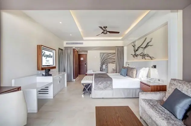 Luxury Junior Suite ocean view Diamond Club