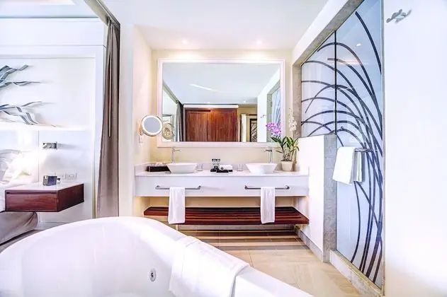 Luxury Junior Suite ocean view Diamond Club
