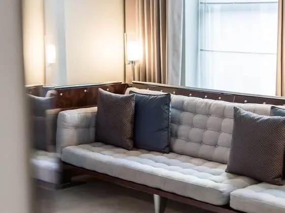 Deluxe One Queen Bed