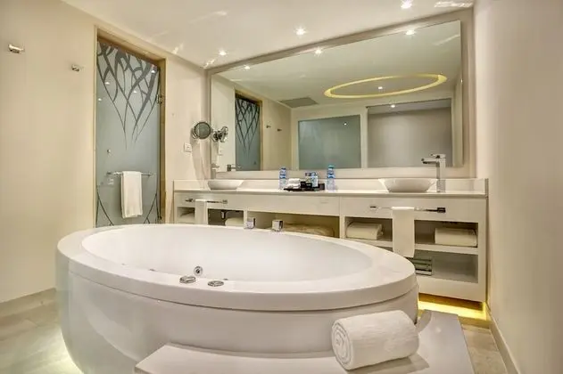 Luxury Family Suite Ocean View
