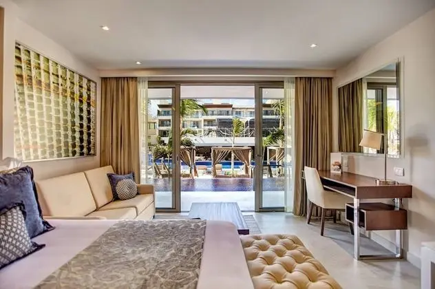 Luxury Junior Suite Swim Out