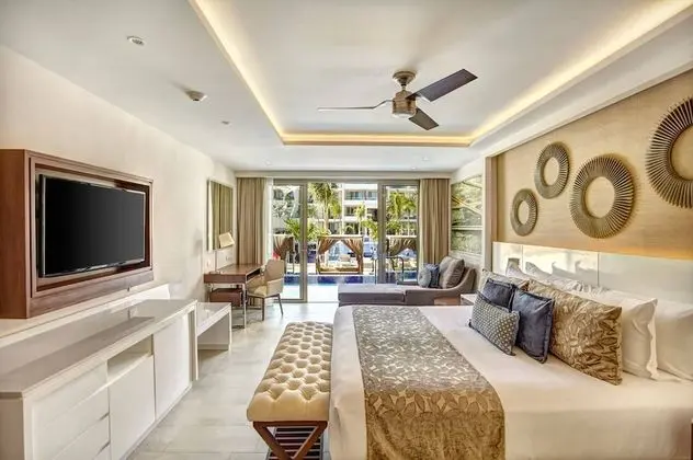 Luxury Junior Suite Swim Out