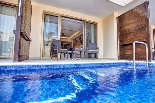 Luxury Junior Suite Swim Out