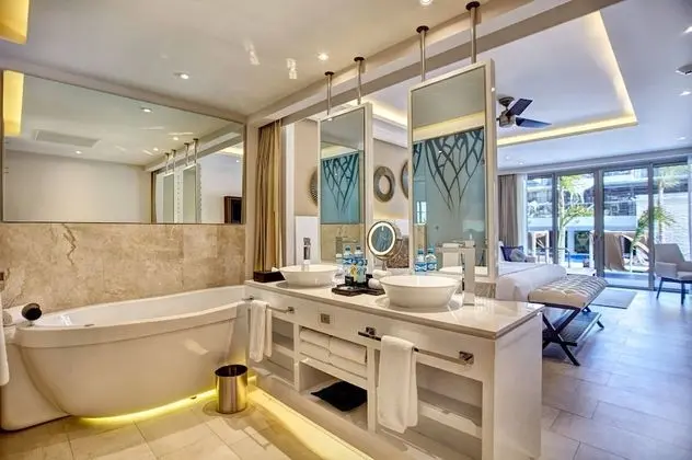 Luxury Junior Suite Swim Out