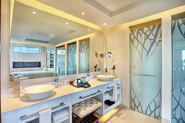Luxury Presidential Two Bedroom Suite Swim Out