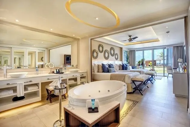 Luxury Suite Ocean View with Terrace Jacuzzi Diamond Club