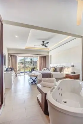 Luxury Junior Suite Swim Out Diamond Club