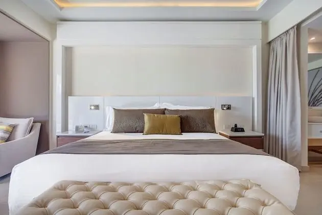 Luxury Junior Suite Swim Out Diamond Club