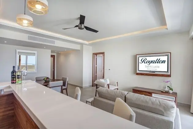 Luxury Presidential One Bedroom Suite Swim Out Diamond club