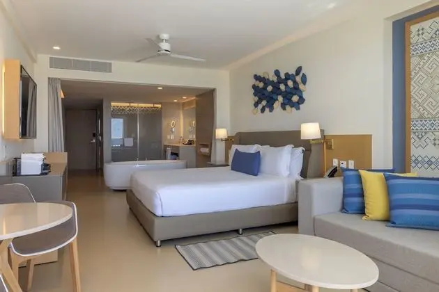 Luxury Junior Suite Ocean Front Terrace Jacuzzi