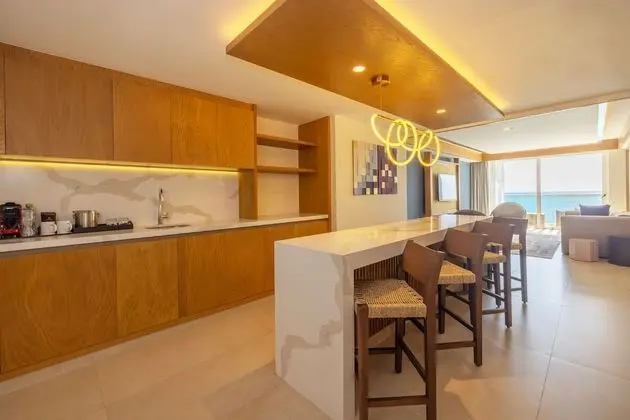 Luxury Presidential Ocean Front One Bedroom Suite Diamond Club