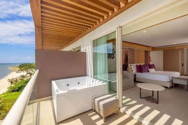Luxury Presidential Ocean Front One Bedroom Suite Diamond Club