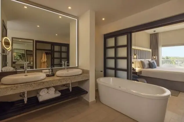 Luxury Presidential Jacuzzi Ocean View One Bedroom Suite Diamond Club