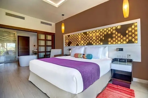 Luxury Presidential Jacuzzi Ocean View One Bedroom Suite Diamond Club