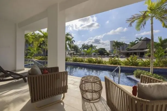 Luxury Presidential Jacuzzi Swim Out Pool View One Bedroom Suite Diamond Club
