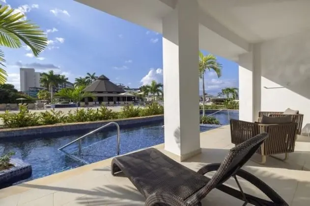 Luxury Presidential Jacuzzi Swim Out Pool View One Bedroom Suite Diamond Club