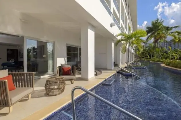 Luxury Presidential Jacuzzi Swim Out Pool View One Bedroom Suite Diamond Club