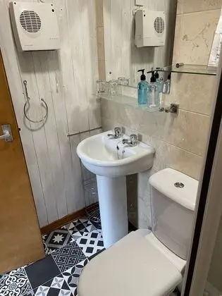 Classic Tek Büyük veya İki Ayrı Yataklı Oda, Banyolu/Duşlu