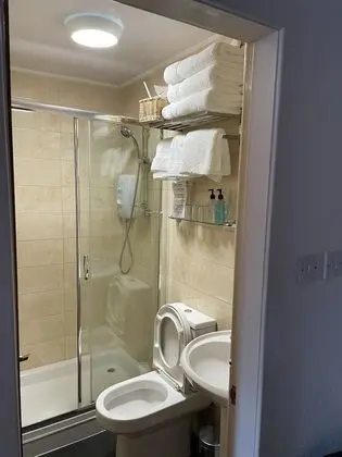 Classic Tek Büyük veya İki Ayrı Yataklı Oda, Banyolu/Duşlu