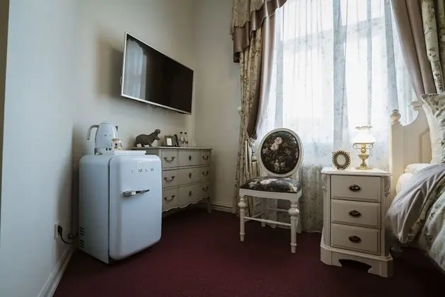 Superior Business Room