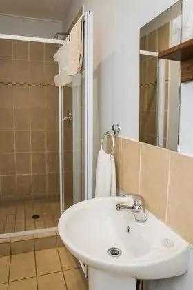 Basic Tek Büyük Yataklı Oda