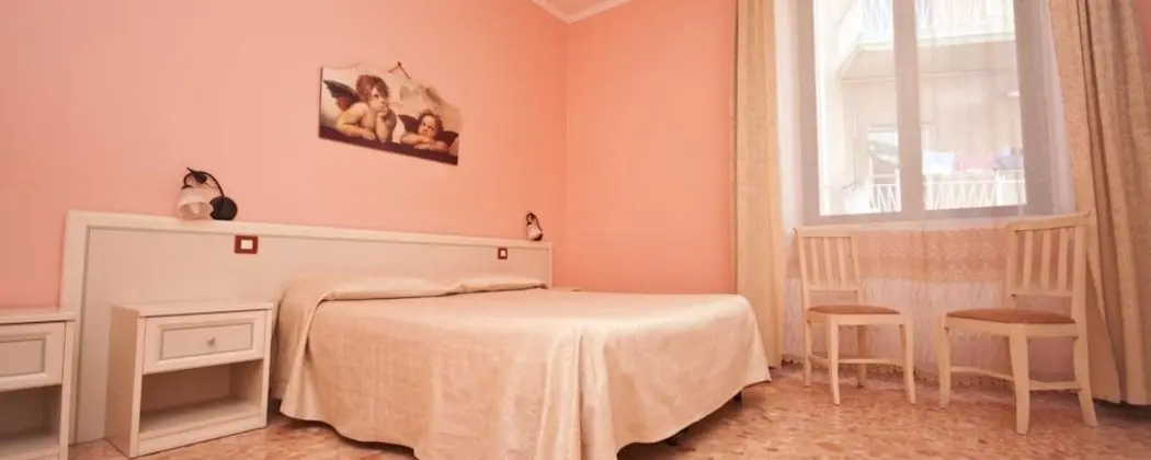 Classic Tek Büyük veya İki Ayrı Yataklı Oda, Banyolu/Duşlu