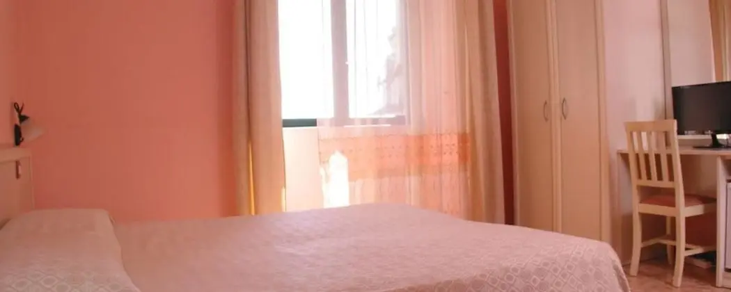 Classic Tek Büyük veya İki Ayrı Yataklı Oda, Banyolu/Duşlu