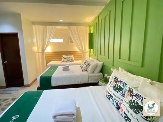 Deluxe Dört Kişilik Oda, Havuz Manzaralı