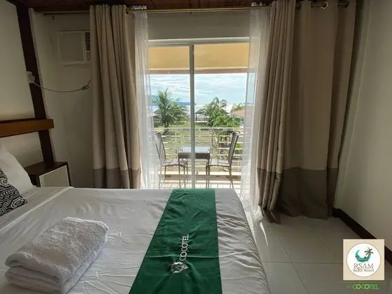 Deluxe Dört Kişilik Oda, Havuz Manzaralı