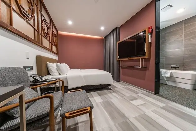 Standard Tek Büyük Yataklı Oda