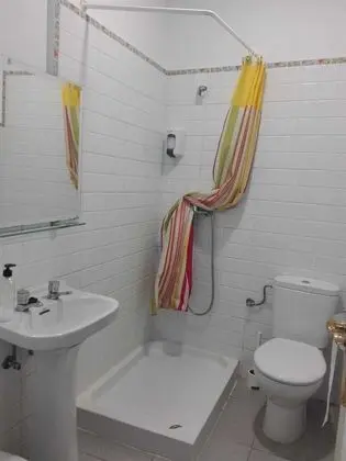 Tek Büyük Yataklı Oda, Ortak Banyo