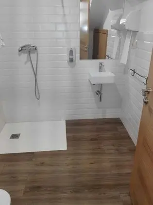 Tek Kişilik Oda, 1 Tek Kişilik Yatak, Ortak Banyo