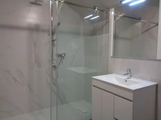 Deluxe Üç Kişilik Oda, Banyolu/Duşlu