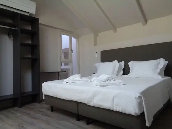 Deluxe Üç Kişilik Oda, Banyolu/Duşlu