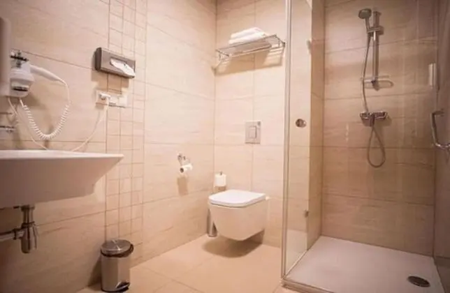 Comfort Tek Büyük Yataklı Oda