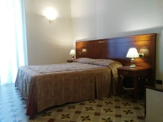 Üç Kişilik Oda