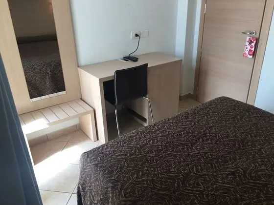 Büyük Yataklı Tek Kişilik Oda