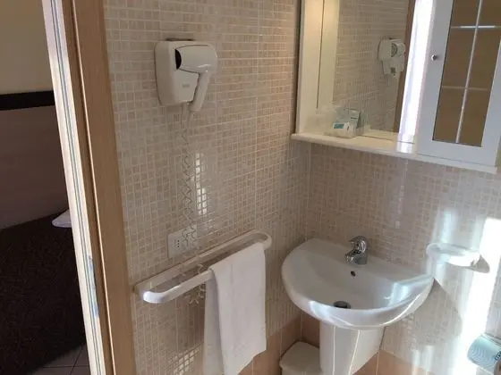 Büyük Yataklı Tek Kişilik Oda