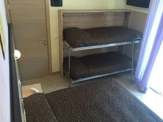 Üç Kişilik Oda