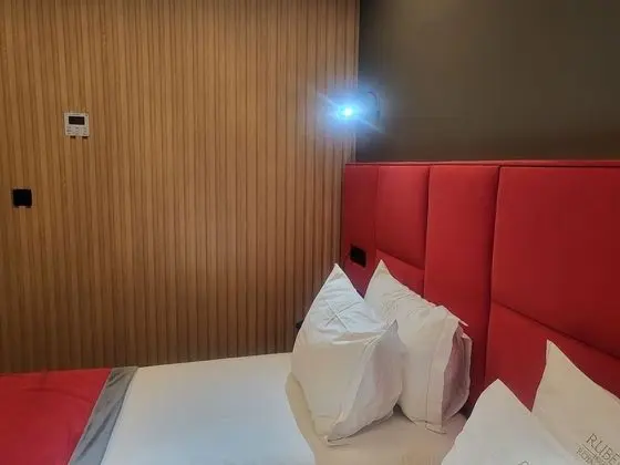 Club Tek Büyük veya İki Ayrı Yataklı Oda (2)