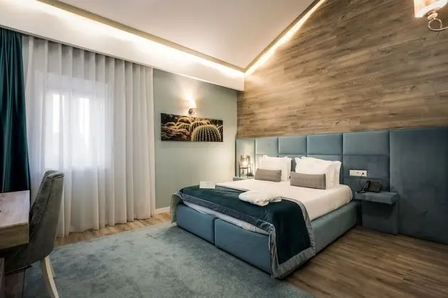 Superior Tek Büyük veya İki Ayrı Yataklı Oda