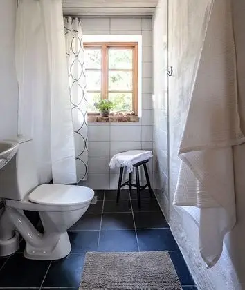 Tek Büyük Yataklı Oda, Ortak Banyo