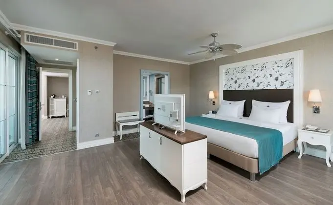 King Suite, Land View