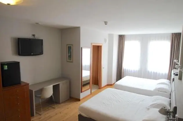 Deluxe Dört Kişilik Oda