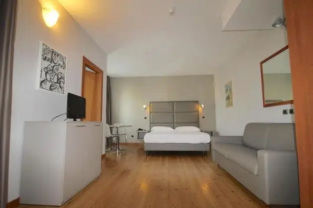 Deluxe Dört Kişilik Oda