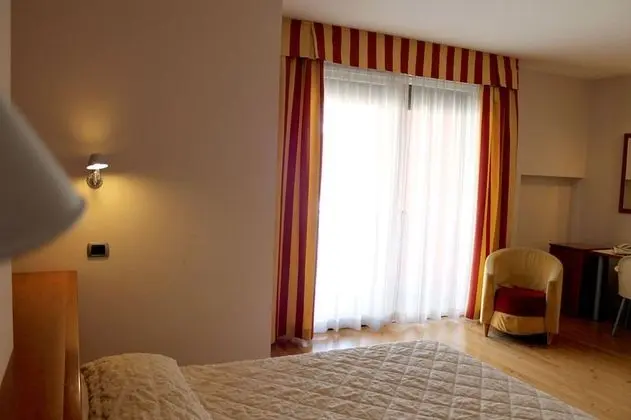 Deluxe Tek Büyük veya İki Ayrı Yataklı Oda