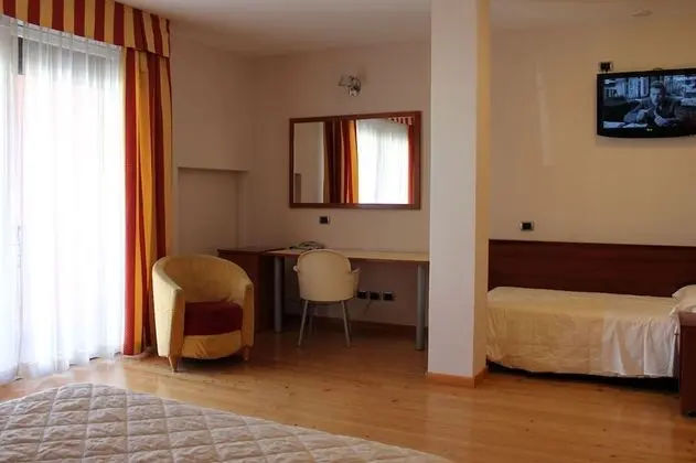 Deluxe Üç Kişilik Oda