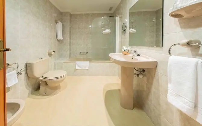 Standard Tek Büyük Yataklı Oda