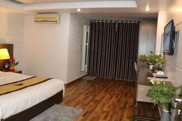 Deluxe Oda, 1 En Büyük (King) Boy Yatak, Sigara İçilmez, Şehir Manzaralı