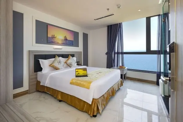 Deluxe Büyük Yataklı Tek Kişilik Oda, 1 Yatak Odası, Sigara İçilmez, Kısmi Deniz Manzarası